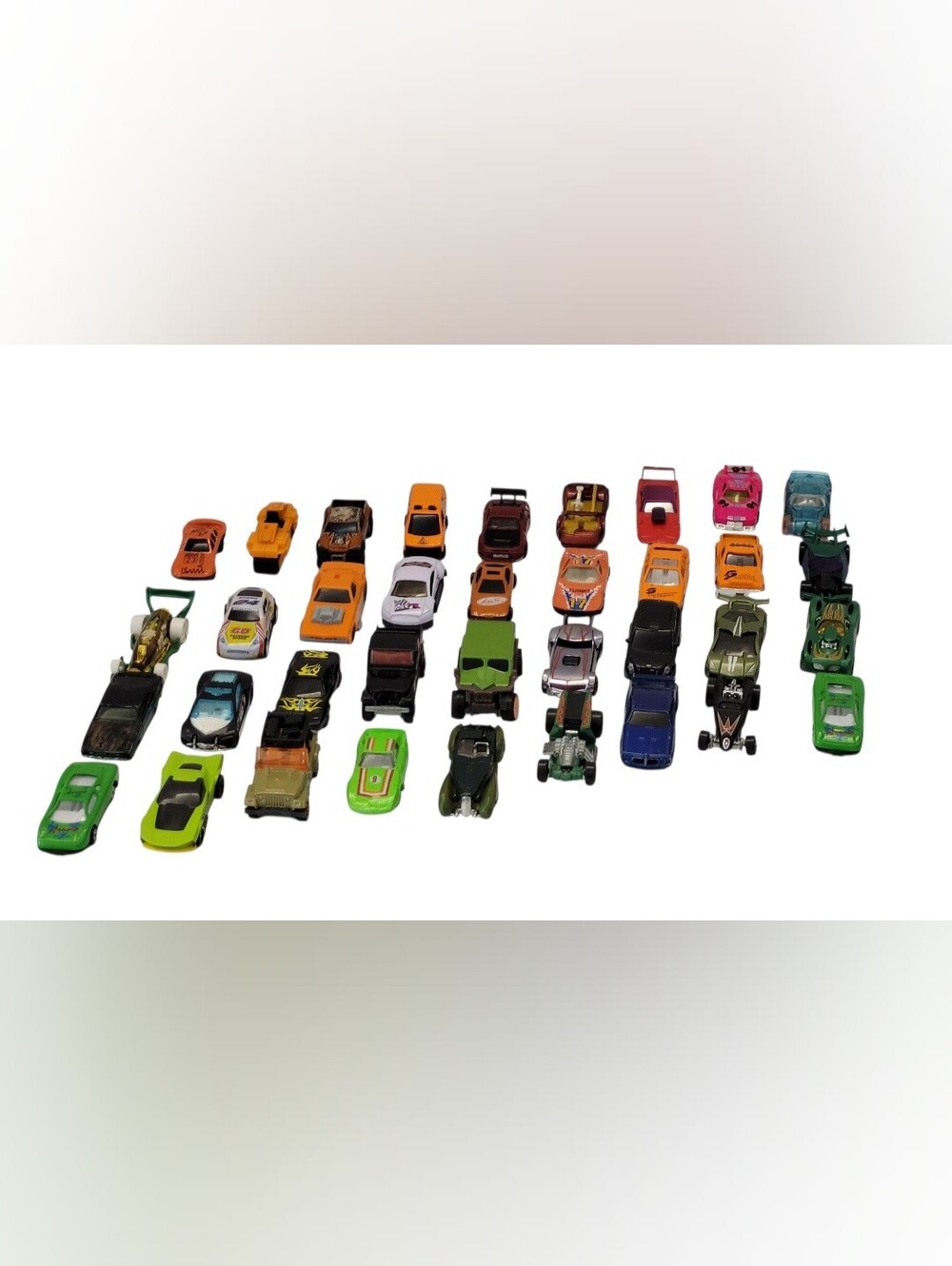 (#C)(Lot Of 36) Huge Mixed Bundle Assorted Die-Cast Cars Hot Wheels & More Cars.